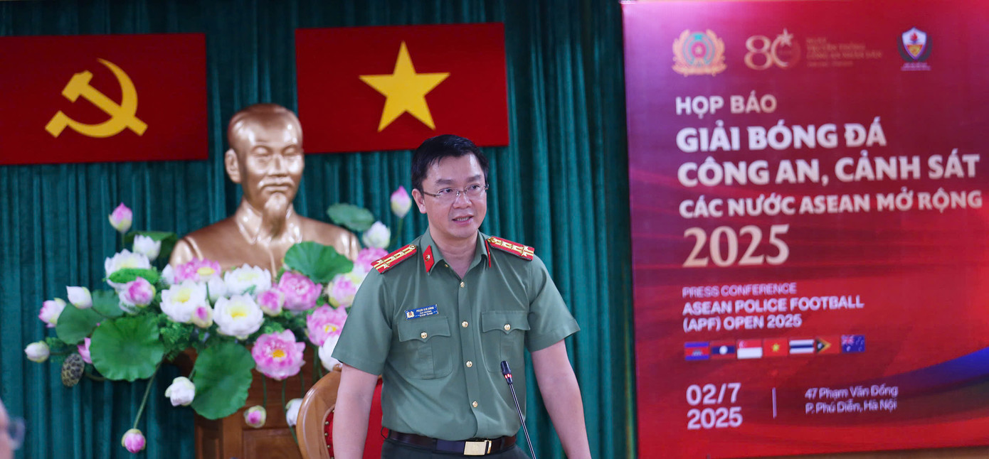 Đại tá Phạm Kim Đĩnh- Cục trưởng Cục Công tác Chính trị, Bộ Công an phát biểu tại họp báo.