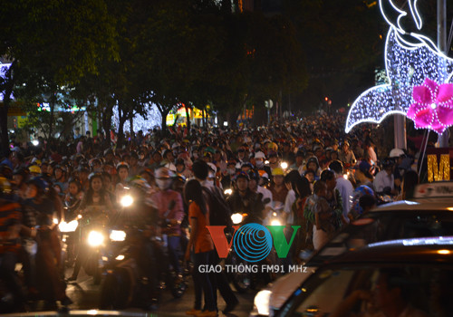 Xe máy kẹt cứng trên đường Lê Lợi. Xe máy kẹt cứng trên đường Lê Lợi