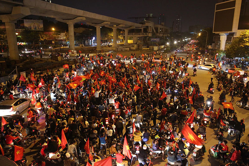 Đêm cuồng nhiệt với chức vô địch AFF Cup 2018 của tuyển Việt Nam ảnh 6