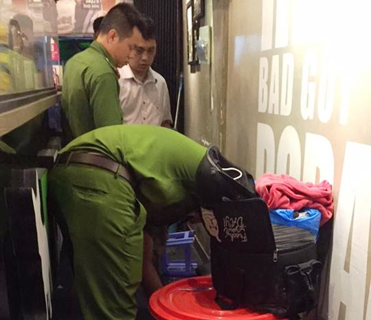 Quán trà sữa bị ném vật nổ, nhiều người hoảng sợ tháo chạy ảnh 1