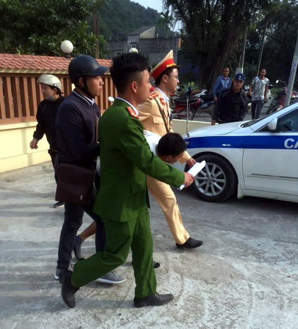 CSGT Hà Nội giải cứu người phụ nữ bị cướp khống chế trong nhà ảnh 1