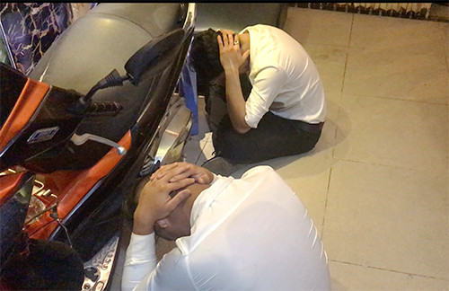 Cảnh sát bao vây nhà hàng ở Sài Gòn có tiếp viên bán dâm ảnh 2