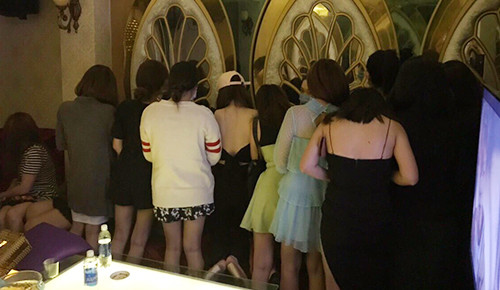 Chỗ ăn chơi của khách Hàn Quốc tại Sài Gòn bị đột kích ảnh 2