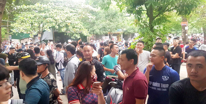 Gần 100 cảnh sát bao vây đối tượng mang hàng nóng tử thủ ảnh 7