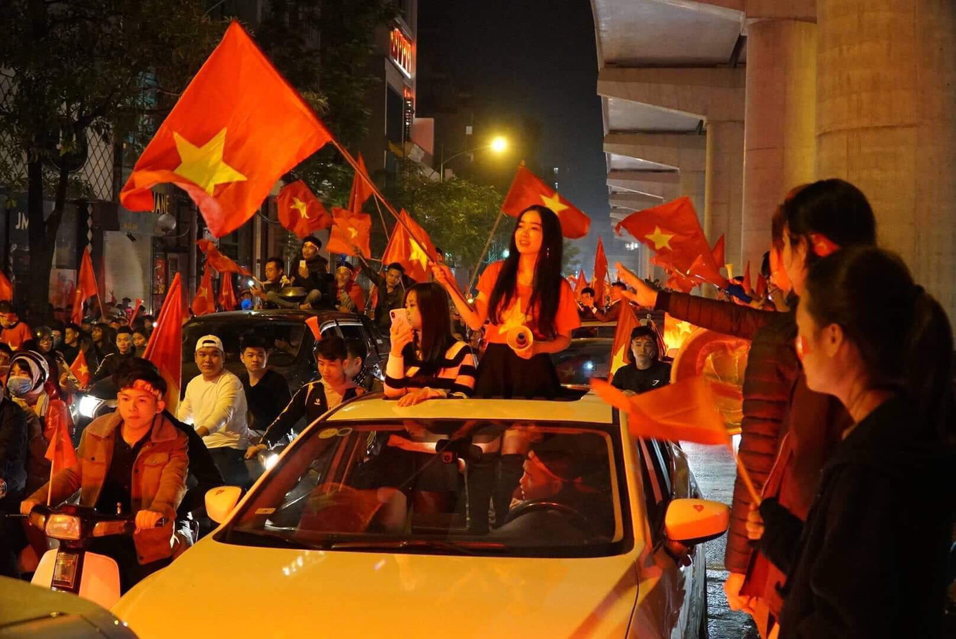 Đêm cuồng nhiệt với chức vô địch AFF Cup 2018 của tuyển Việt Nam ảnh 4