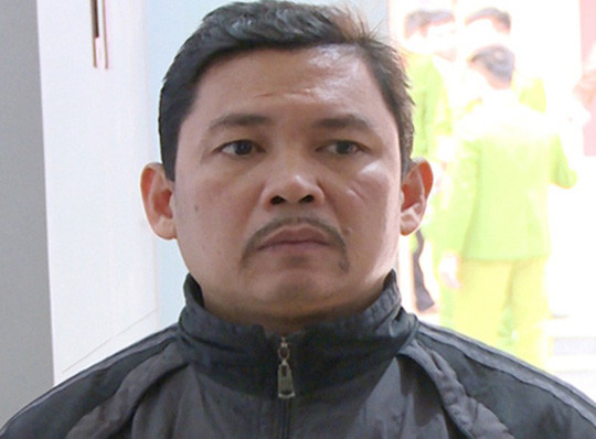 Đột kích thuyền đậu trên sông, bắt 16 người đang say sưa đánh bạc ảnh 1