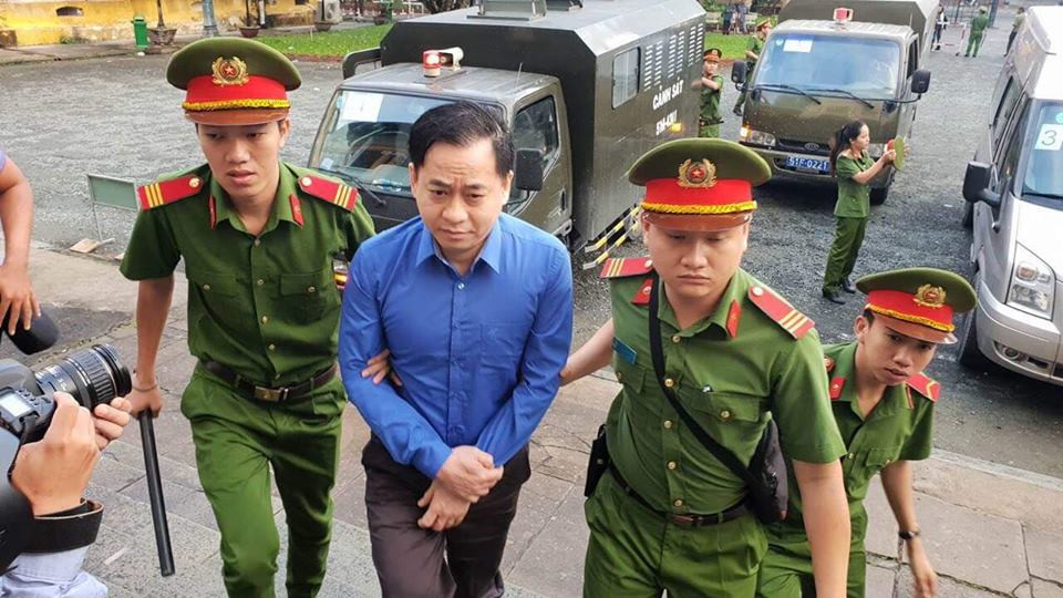 Tại tòa, Vũ 'nhôm' khai có hai quốc tịch ảnh 1