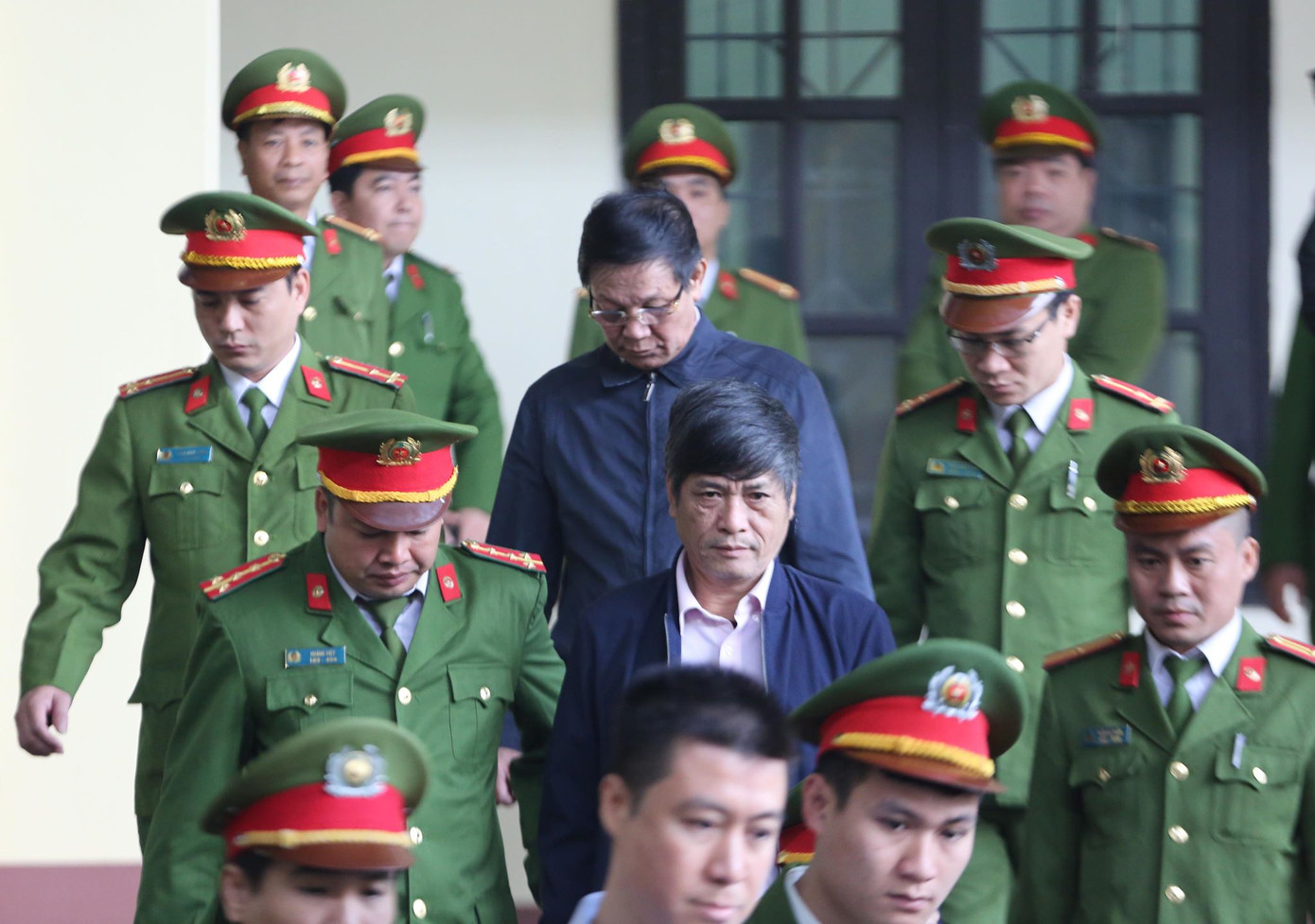 Cựu tướng Phan Văn Vĩnh vắng mặt tại phiên phúc thẩm vụ đánh bạc ảnh 11 Cựu tướng Phan Văn Vĩnh vắng mặt tại phiên phúc thẩm vụ đánh bạc ảnh 11