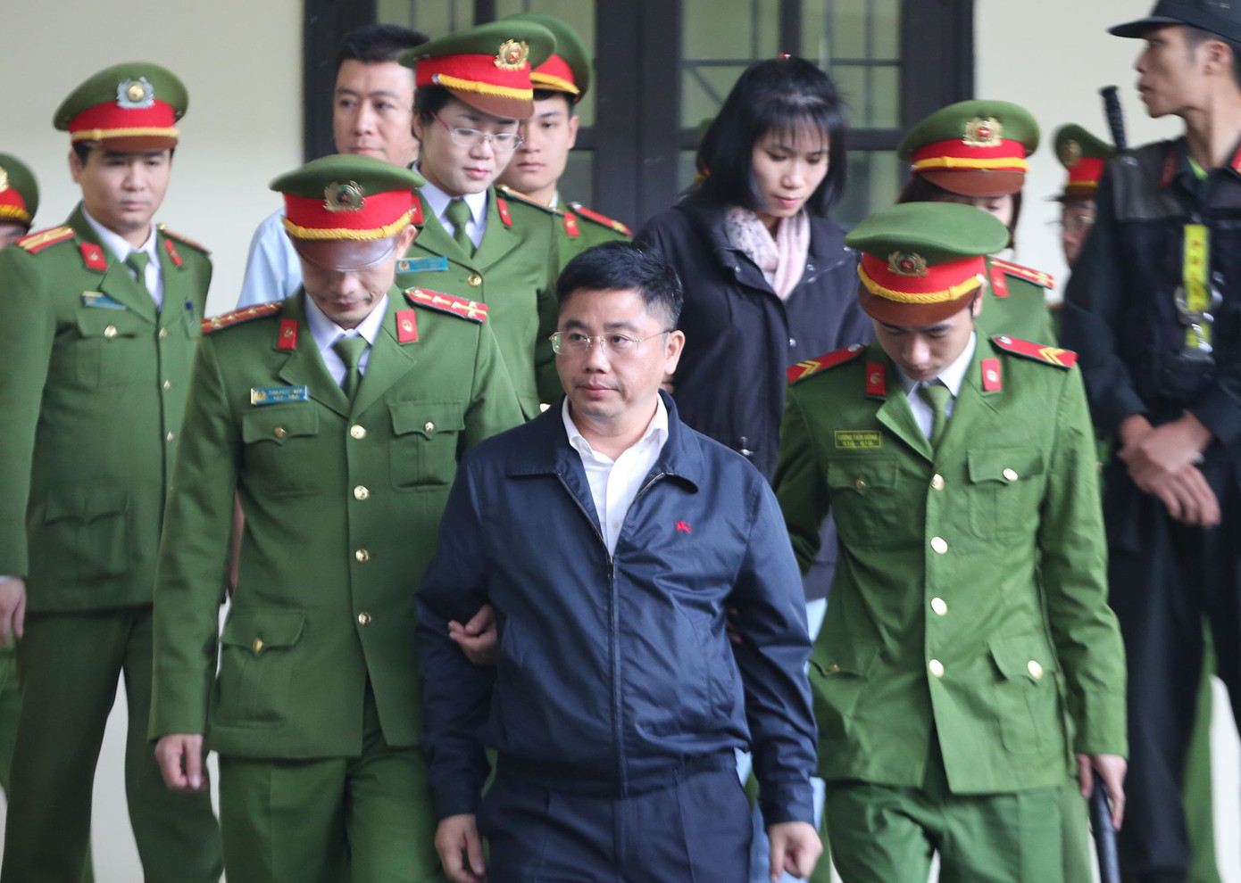 Vụ đánh bạc nghìn tỷ: 'Cần cách ly các bị cáo Vĩnh, Hóa khỏi xã hội' ảnh 15