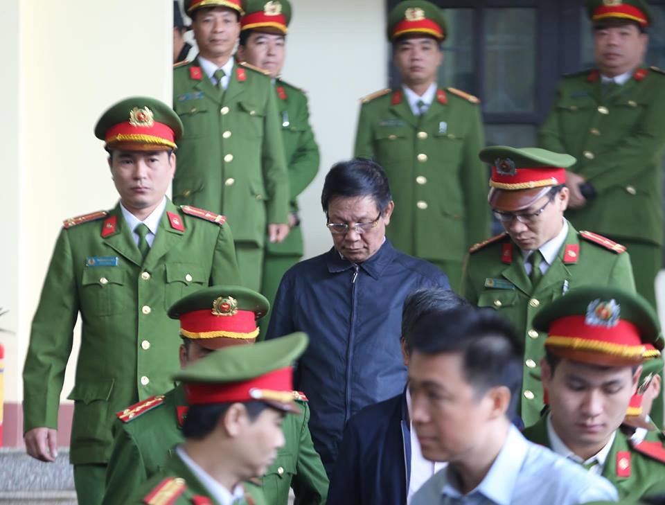 Cựu tướng Vĩnh bị tuyên 9 năm tù, Nguyễn Thanh Hóa lĩnh 10 năm tù ảnh 2 Cựu tướng Vĩnh bị tuyên 9 năm tù, Nguyễn Thanh Hóa lĩnh 10 năm tù ảnh 2