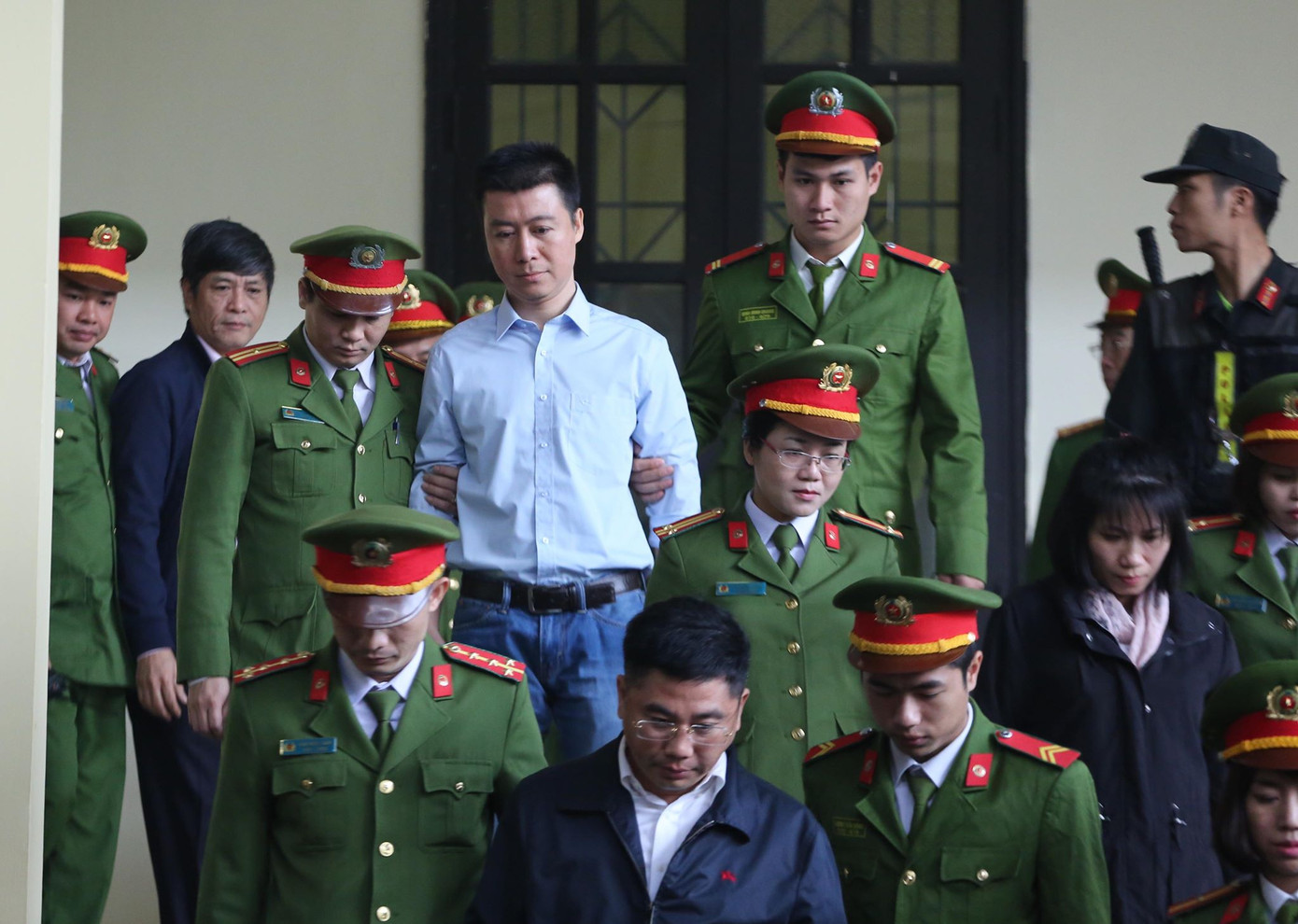 Vụ đánh bạc nghìn tỷ: 'Cần cách ly các bị cáo Vĩnh, Hóa khỏi xã hội' ảnh 14