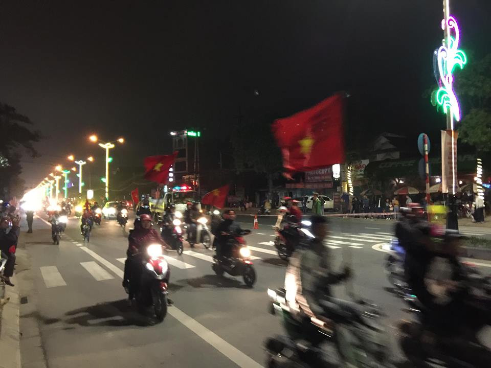 Đêm cuồng nhiệt với chức vô địch AFF Cup 2018 của tuyển Việt Nam ảnh 41