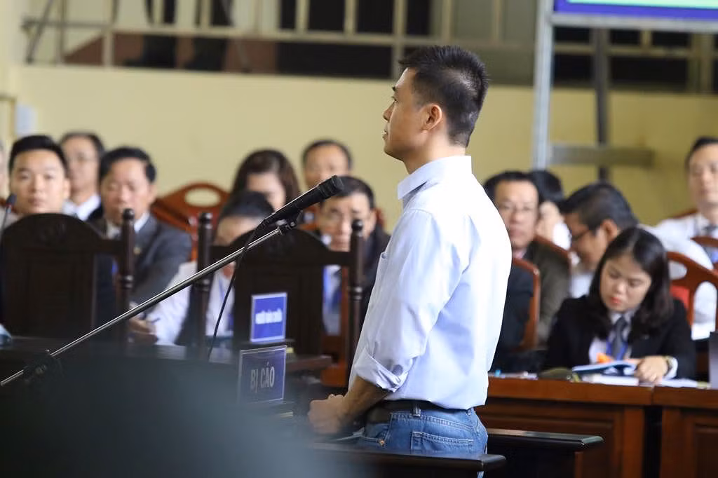 Bị cáo Phan Văn Vĩnh, Nguyễn Thanh Hóa vào phòng xử án ảnh 8