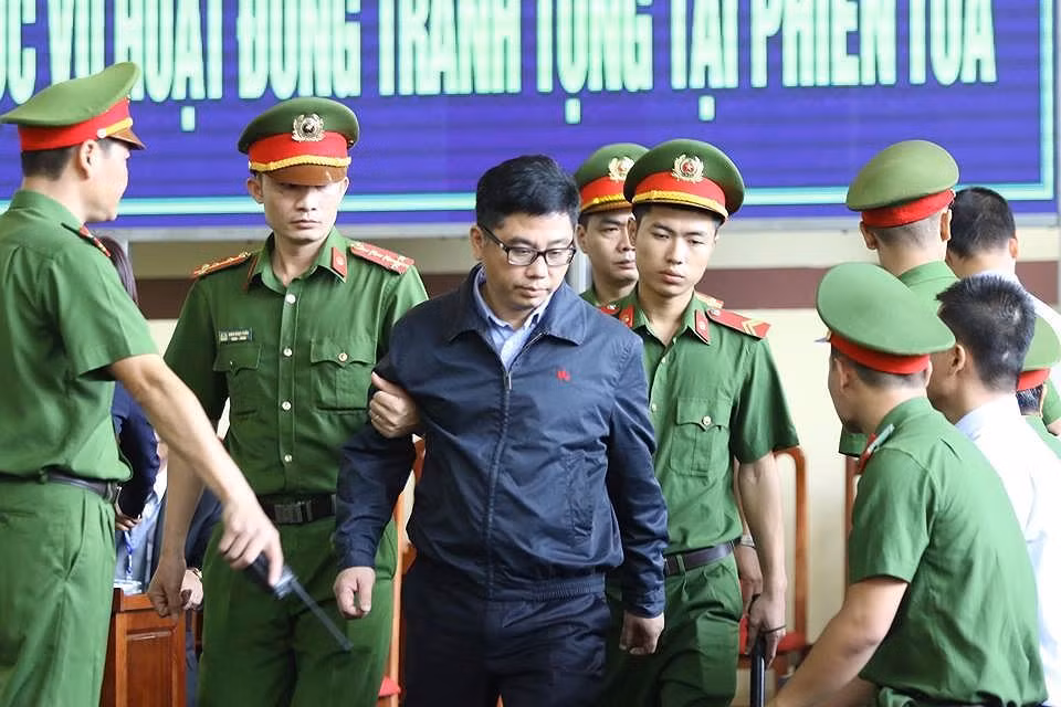 Bị cáo Phan Văn Vĩnh, Nguyễn Thanh Hóa vào phòng xử án ảnh 5