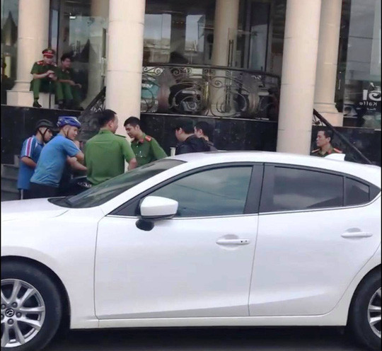 Đột kích quán karaoke Luxury, phát hiện 200 người sử dụng ma túy ảnh 2