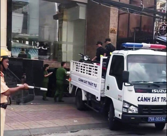 Đột kích quán karaoke Luxury, phát hiện 200 người sử dụng ma túy ảnh 1