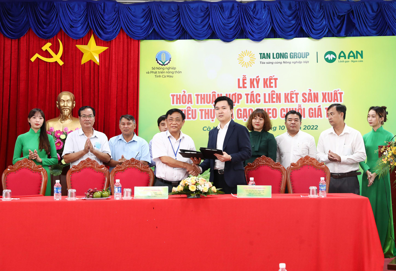 Tập đoàn Tân Long "bắt tay” cùng Sở NN&amp;PTNT, các HTX để liên kết sản xuất, tiêu thụ lúa gạo theo chuỗi tại nhiều tỉnh thành thuộc ĐBSCL