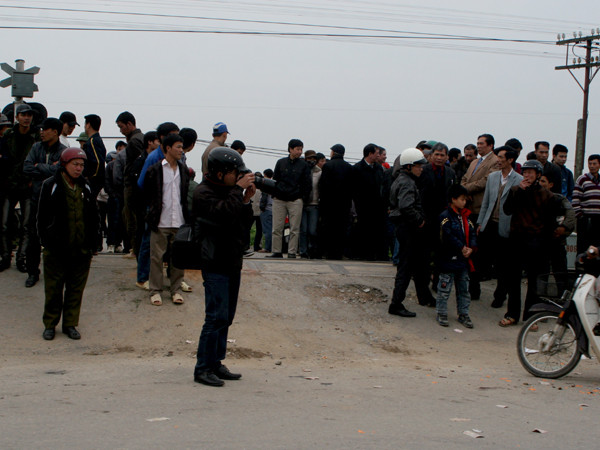 Một số người cho rằng chiếc xe đã bị sệt gầm vì độ dốc quá cáo