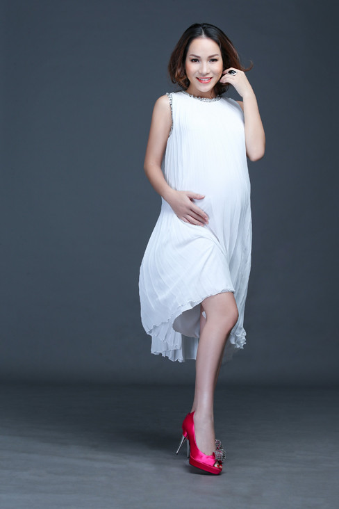 Bộ ảnh của ca sĩ Hoàng Lê Vi được thực hiện với sự hỗ trợ của chuyên gia trang điểm Nguyễn Hùng, chuyên gia làm tóc Phùng Thành Phương và nhiếp ảnh gia Nguyễn Long