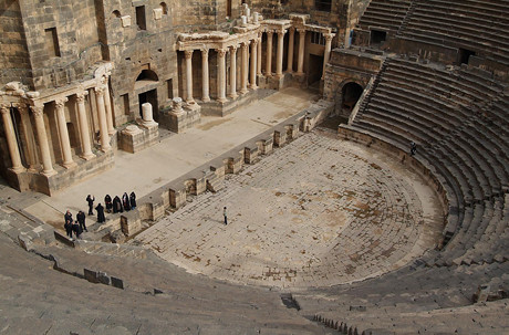Một nhà hát hình vòng cung do người La Mã xây dựng. Ảnh: blogspot.com