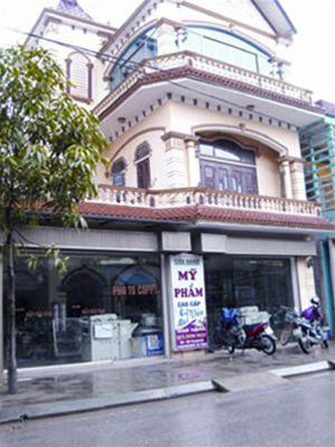 Nhà ông Tuấn (chồng một phó chủ tịch UBND huyện) to đẹp thế này nhưng vẫn được hưởng chính sách BHYT người nghèo