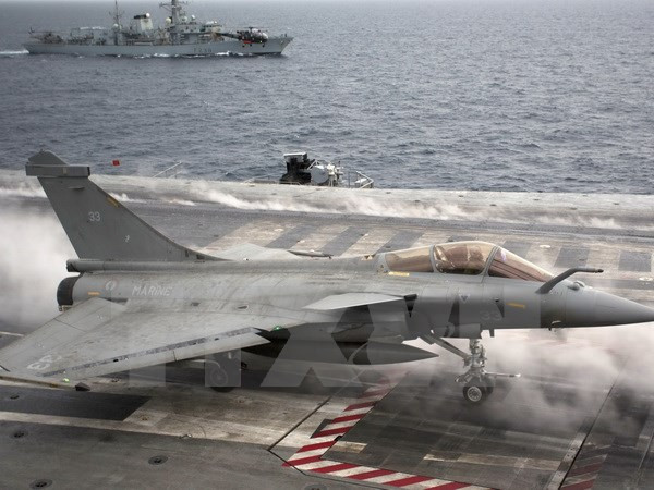 [ẢNH] Máy bay Rafael tác chiến trên tàu sân bay lớn nhất châu Âu ảnh 5