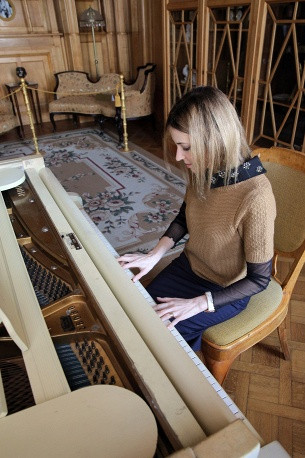 Công tố viên Crimea treo ảnh Putin trong phòng làm việc ảnh 12