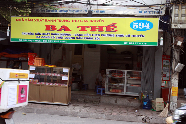 Cùng bán bánh trung thu nhưng cửa 