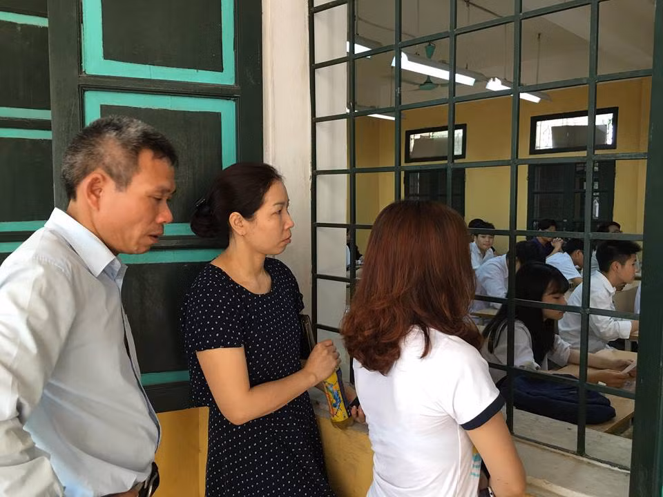 Gần 10 vạn thí sinh làm thủ tục dự thi lớp 10 ở Hà Nội ảnh 3