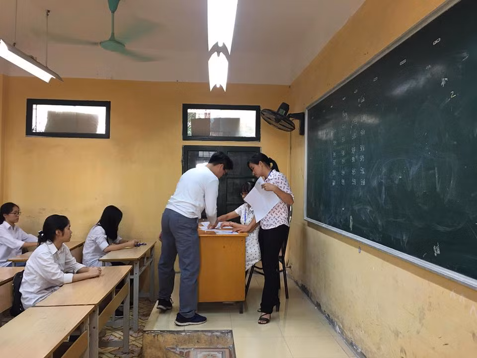 Gần 10 vạn thí sinh làm thủ tục dự thi lớp 10 ở Hà Nội ảnh 4