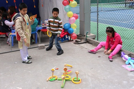 Nghìn học sinh tham gia hội chợ từ thiện ảnh 6