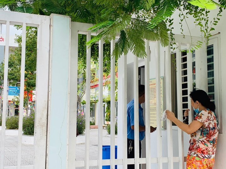 Hàng trăm phụ huynh Trường tiểu học Hạ Đình cho con nghỉ học sau vụ cháy ảnh 1