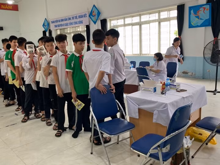 Khám sau nửa tháng cháy xưởng Rạng Đông: Có học sinh được đề nghị chuyển viện ảnh 6