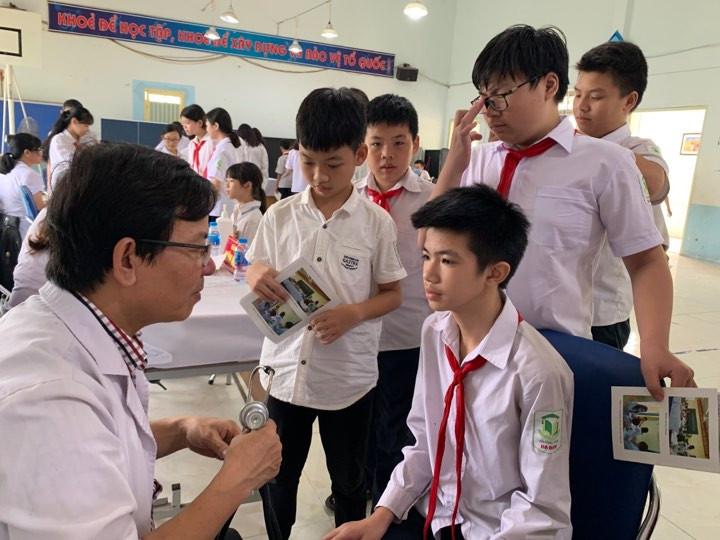 Khám sau nửa tháng cháy xưởng Rạng Đông: Có học sinh được đề nghị chuyển viện ảnh 4