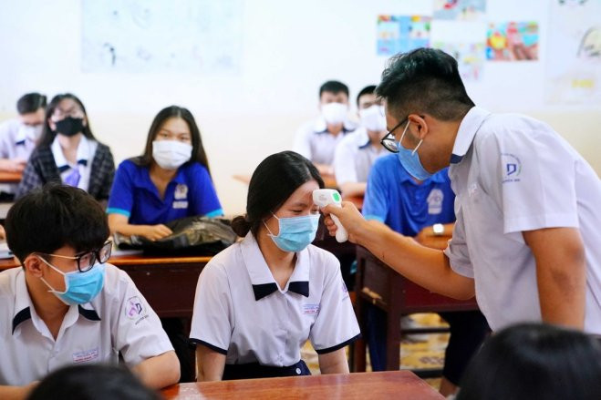 Gần 900.000 sỹ tử khẩu trang kín bưng làm thủ tục thi tốt nghiệp THPT ảnh 44