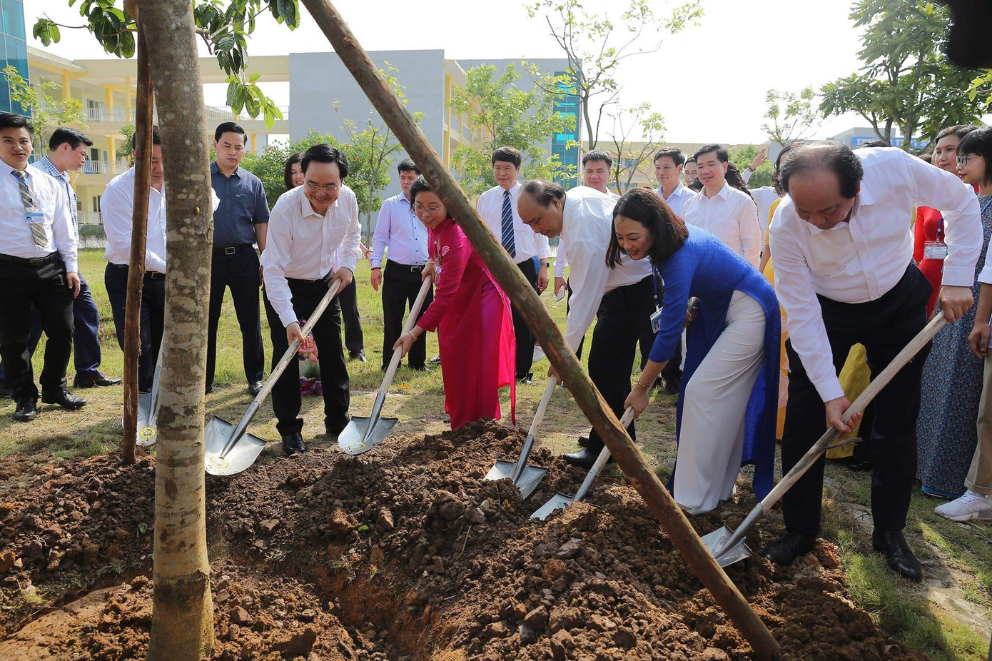 Lời căn dặn ấm áp của Thủ tướng trong lễ khai giảng năm học mới ảnh 4