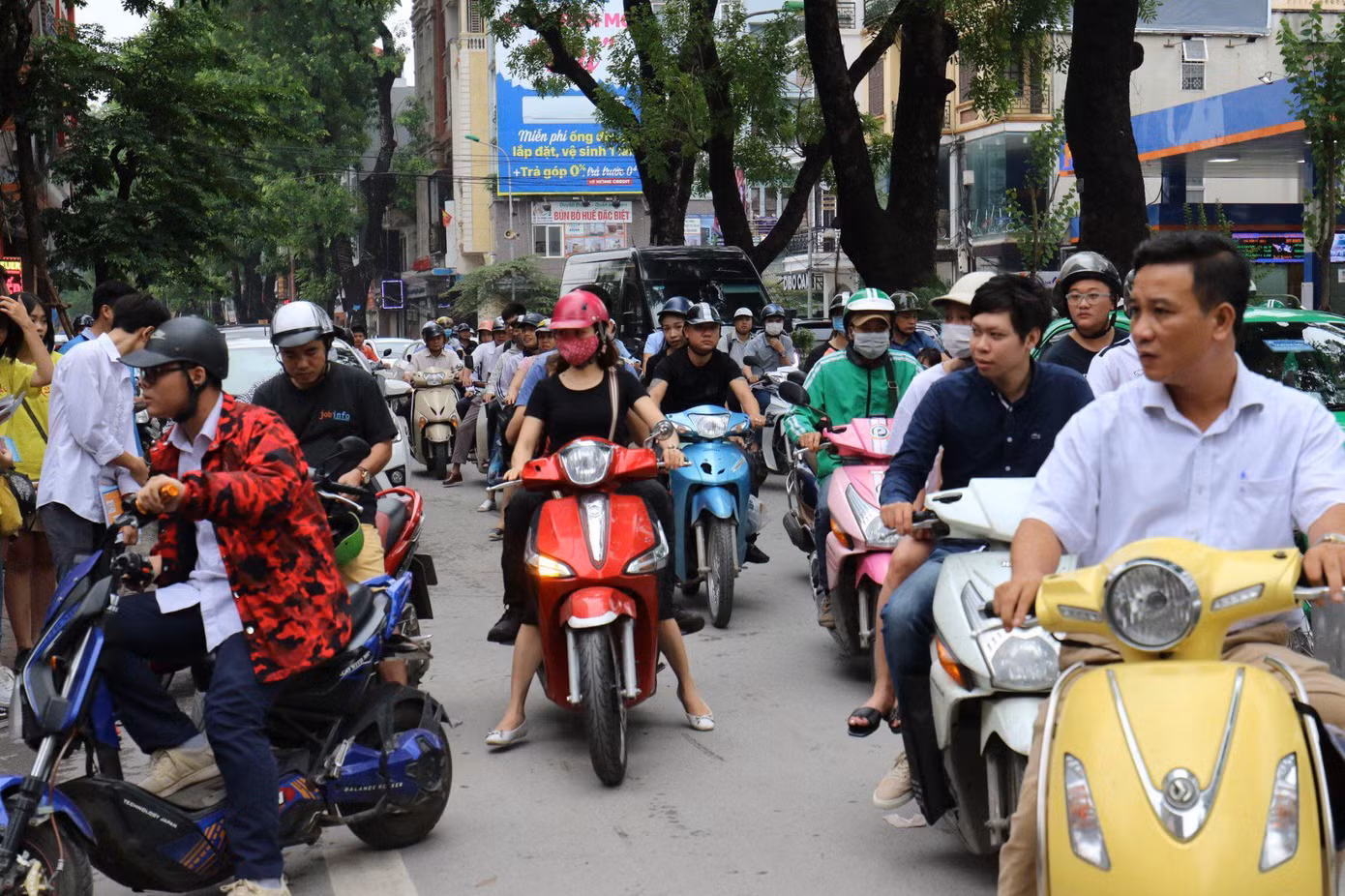 Phụ huynh, học sinh Thủ đô căng thẳng trước kỳ thi lớp 10 ảnh 1