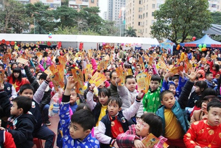 Nghìn học sinh tham gia hội chợ từ thiện ảnh 8