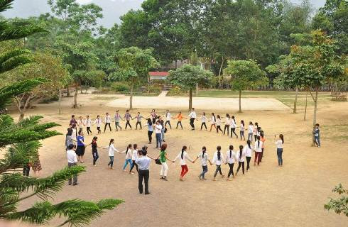 Học sinh kiếm tiền tỉ giúp đỡ trẻ vùng cao ảnh 2