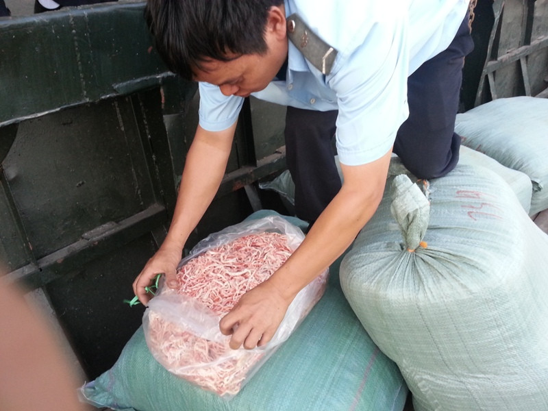 Mực được xé nhỏ.