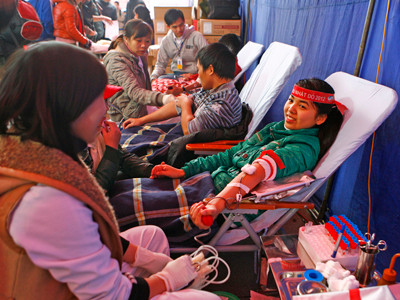 Thanh niên hiến máu