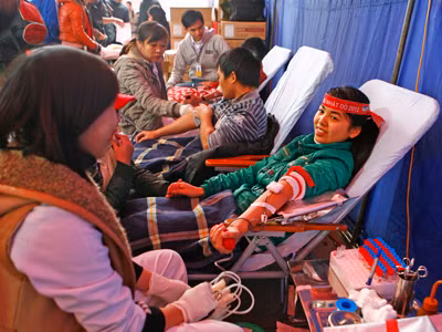 Thanh niên hiến máu