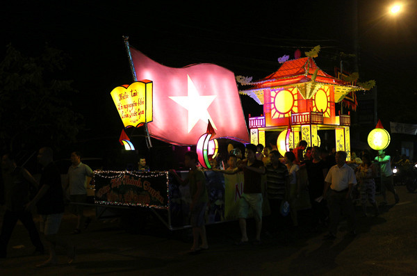 Thưởng thức bữa tiệc đèn lồng khổng lồ xứ Tuyên ảnh 4