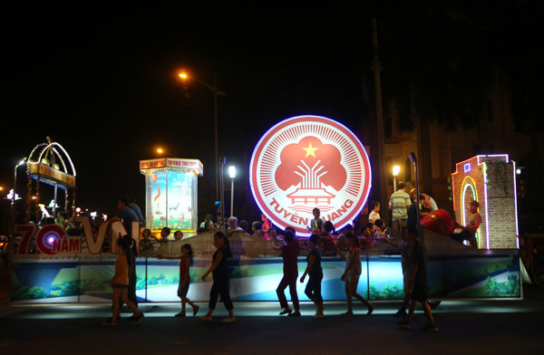 Thưởng thức bữa tiệc đèn lồng khổng lồ xứ Tuyên ảnh 13