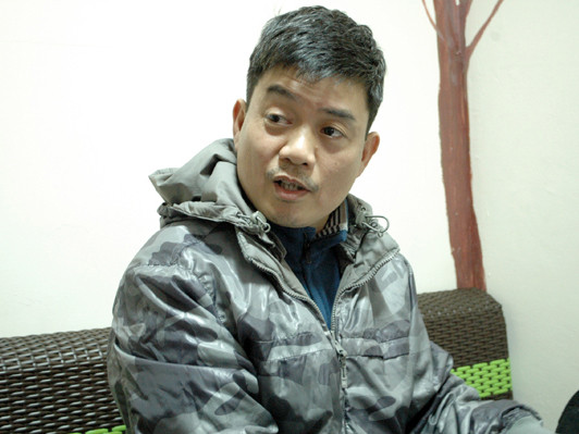 Ông Hoàng Quốc Tuế - Giám đốc công ty TNHH Du lịch Lạc Đà trao đổi với phóng viên. Ảnh: Tuấn Nguyễn