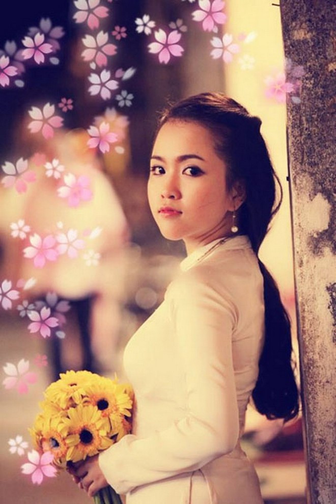 Hiện cô Ngân đang giảng dạy bộ môn tiếng Anh của trường. Hiện cô Ngân đang giảng dạy bộ môn tiếng Anh của trường