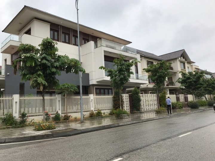 Khu biệt thự ven bờ kè sông Hồng, tại phường Kim Tân, Lào Cai.