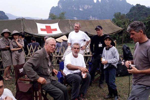 Đoàn làm phim Người Mỹ trầm lặng.