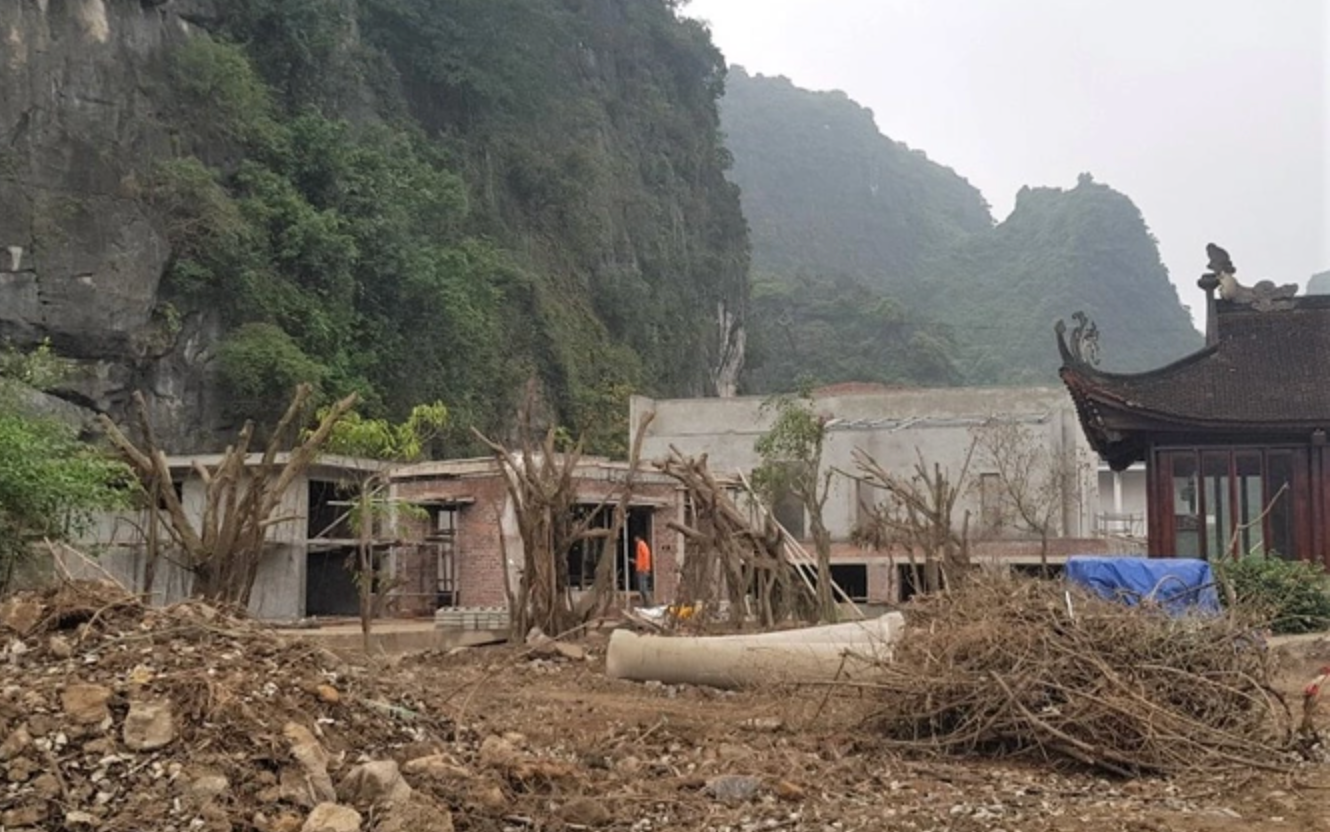 Hiện trạng công trình vi phạm vùng lõi Tràng An. Ảnh: N.T Hiện trạng công trình vi phạm vùng lõi Tràng An. Ảnh: N.T