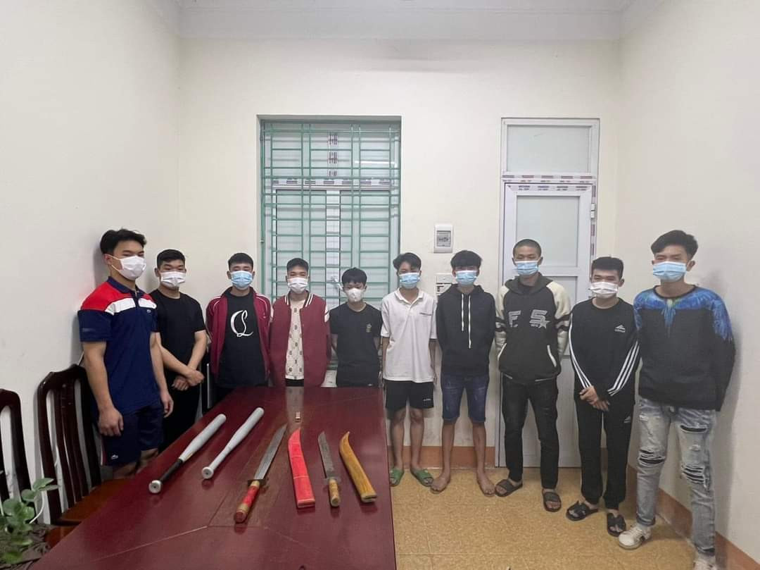 Các đối tượng tại cơ quan công an.